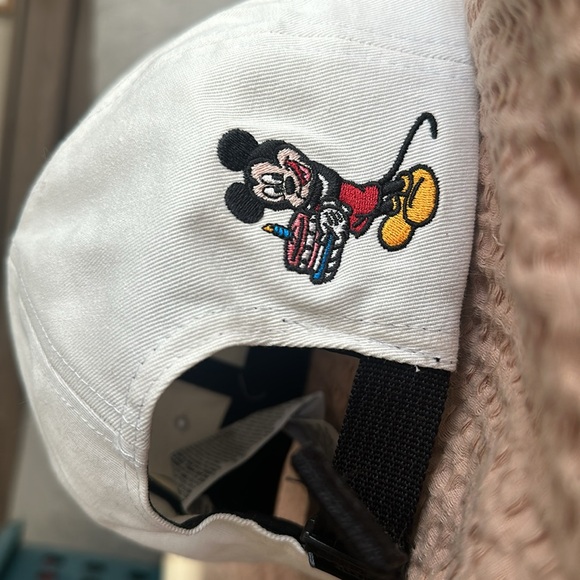 Disney Vans Collab Mickey Mouse Adjustable Hat - Picture 2 of 2